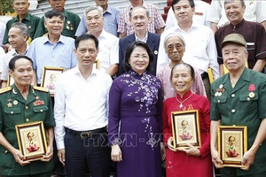 Phó Chủ tịch nước Đặng Thị Ngọc Thịnh tiếp Đoàn đại biểu người có công tỉnh Nam Định