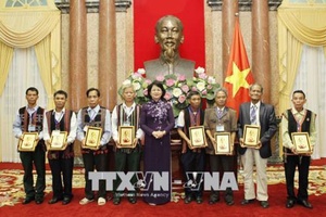 Tiếp tục phát huy vai trò, nêu cao tính gương mẫu của người có uy tín