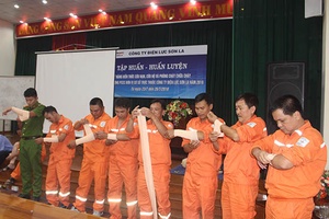 Công ty Điện lực Sơn La: Tập huấn, huấn luyện kỹ năng cứu nạn, cứu hộ và phòng cháy  chữa cháy năm 2018