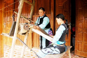 Nghề dệt vải lanh ở bản Chiềng Đi II