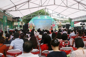 Khai trương “Tuần lễ nhãn và nông sản an toàn tỉnh Sơn La năm 2018’’ tại siêu thị Hapromart C13 Thành Công (Hà Nội)