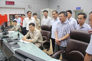Đồng chí Thứ trưởng Bộ Công Thương kiểm tra công tác phòng, chống thiên tai tại tỉnh ta