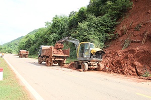 Mộc Châu khắc phục hệ thống giao thông sau mưa lũ