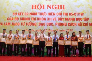 Chú trọng việc làm theo gương Bác của đội ngũ cán bộ lãnh đạo, quản lý, người đứng đầu các đơn vị