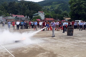 Thuận Châu: Tập huấn nghiệp vụ PCCC và CNCH cho 150 cán bộ cơ quan, đơn vị