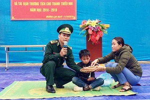 Đồn biên phòng Mường Lạn: Hướng dẫn phòng chống đuối nước và tai nạn cho thanh thiếu nhi