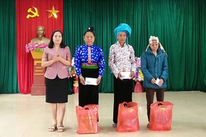 Thành phố: Thăm hỏi, tặng 20 suất quà trị giá 10 triệu đồng cho người nghèo