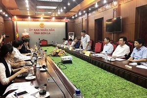 Ủy ban Nhân dân tỉnh Sơn La làm việc với Đại học Quốc gia Hà Nội
