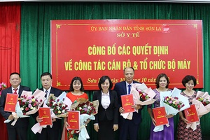 Sắp xếp bộ máy, tinh giản biên chế