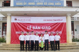 Agribank Chi nhánh tỉnh Sơn La: Bàn giao Nhà tình nghĩa và công trình an sinh xã hội tại xã Làng Chếu