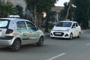 Nhộn nhạo thị trường taxi ở Mộc Châu