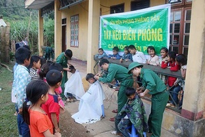 Mô hình “Tay kéo biên phòng”