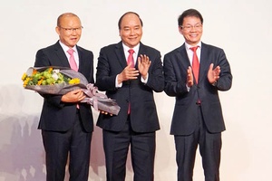 HLV Park Hang Seo dành phần thưởng làm từ thiện và phát triển bóng đá Việt Nam