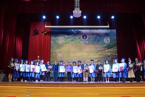Bộ Y tế bàn giao 14 bác sĩ trẻ tình nguyện về công tác tại các huyện nghèo