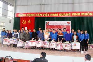 Đoàn TNCS Hồ Chí Minh (Agribank Việt Nam): Bàn giao nhà cho 4 hộ gia đình có hoàn cảnh đặc biệt khó khăn