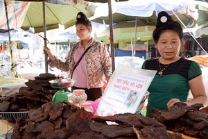 Thịt khô gác bếp - đặc sản của đồng bào Thái Sơn La