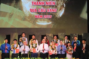 10 tài năng trẻ nhận giải thưởng Khoa học công nghệ thanh niên Quả cầu vàng năm 2018