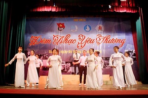 “Đêm nhạc yêu thương” chia sẻ với nạn nhân chất độc da cam