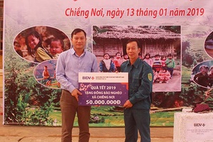 BIDV Sơn La thăm, tặng quà xã Chiềng Nơi