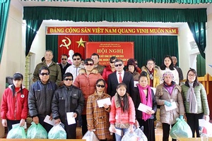 Hội Người mù tỉnh: Trao tặng 35 suất quà Tết cho hội viên 