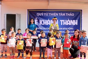 Khánh thành và đưa vào sử dụng nhà lớp học mầm non bản Pống