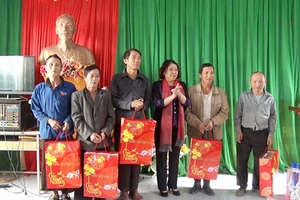 Phó Chủ tịch Thường trực UBND tỉnh thăm, chúc tết xã Sam Kha, Đồn Biên phòng Nậm Lạnh, huyện Sốp Cộp và các đơn vị quân đội trên địa bàn tỉnh