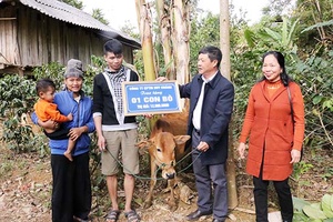 Thuận Châu: Trao nhà cho hộ nghèo tại xã Tông Lạnh