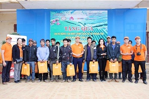 Ngân hàng Thương mại cổ phần Sài Gòn – Hà Nội: Tặng quà các hộ khó khăn, gia đình chính sách tại xã Phiêng Pằn