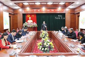 Thường trực tỉnh ủy họp chỉ đạo phòng, chống dịch bệnh viêm đường hô hấp cấp do virus Corona
