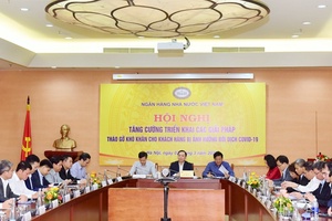 Ngân hàng giãn nợ, hỗ trợ khách hàng vượt khó mùa dịch