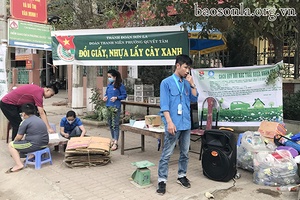 Đoàn Thanh niên phường Quyết Tâm: Chương trình đổi giấy, nhựa lấy cây xanh