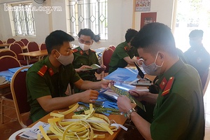 Đoàn cơ sở Phòng Cảnh sát cơ động Công an tỉnh: Sản xuất mặt nạ chống giọt bắn