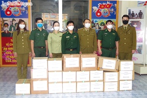 Chi đoàn Cục Quản lý Thị trường tỉnh: Trao tặng vật tư y tế cho Bộ Chỉ huy Bộ đội Biên phòng tỉnh
