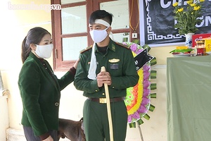 Động viên chiến sỹ biên phòng chống dịch không thể về chịu tang cha