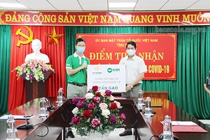 Ủy ban MTTQ Việt Nam tỉnh: Tiếp nhận 2 tấn gạo ủng hộ Quỹ phòng, chống dịch COVID-19