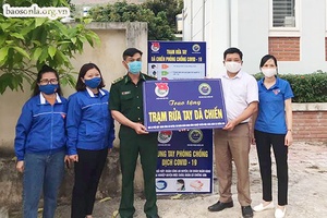 Huyện Đoàn Mộc Châu: Bàn giao Trạm rửa tay dã chiến phòng, chống COVID-19