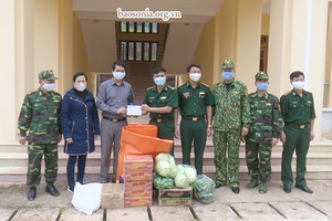 Ủy ban MTTQ Việt Nam tỉnh thăm và trao tiền hỗ trợ phòng, chống dịch COVID-19 cho các chốt biên phòng