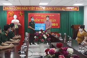 Bộ CHQS tỉnh ủng hộ 147 triệu đồng cho công tác phòng, chống dịch COVID-19