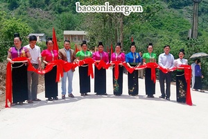 Xã Chiềng Cọ (Thành phố): Gắn biển công trình chào mừng Đại hội Đảng bộ thành phố lần thứ XIX, nhiệm kỳ 2020-2025