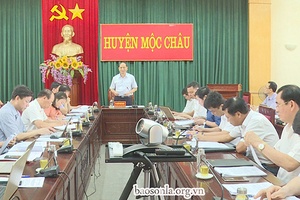 Đồng chí Phó Chủ tịch UBND tỉnh làm việc với huyện Mộc Châu bàn các giải pháp tháo gỡ khó khăn do đại dịch COVID- 19 đối với sản xuất kinh doanh