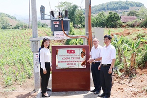 Gắn biển Công trình chào mừng Đại hội đại biểu Đảng bộ tỉnh lần thứ XV, nhiệm kỳ 2020-2025