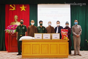 Bộ Chỉ huy BĐBP tỉnh: Tiếp nhận nhu yếu phẩm của Ban Trị sự giáo hội phật giáo Việt Nam tỉnh Sơn La