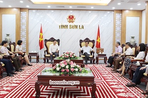 Bệnh viện Da liễu Trung ương làm việc với UBND tỉnh