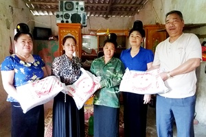 Hội Liên hiệp Phụ nữ Thành phố: Hỗ trợ gạo cho 130 hội viên nghèo