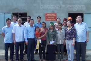 Yên Châu: Bàn giao “Ngôi nhà tình nghĩa” cho hộ có hoàn cảnh khó khăn