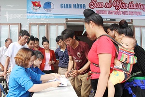 Gian hàng san sẻ yêu thương, chung tay vượt qua đại dịch