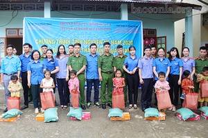 Chương trình tình nguyện hè "Hành quân xanh thắm tình quân dân"