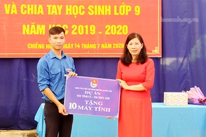 Đoàn phường Quyết Tâm: Bàn giao công trình “Phòng tin học cho em”