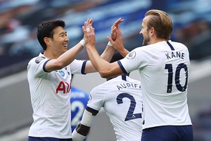 Tottenham thắng lớn, Man United vui mừng