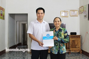 Niềm vui của người tham gia BHXH tự nguyện   